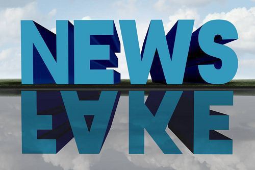 Apdorotos ir suformuotos popierinio puodelio mašinos dalies pastatymo ant dar...